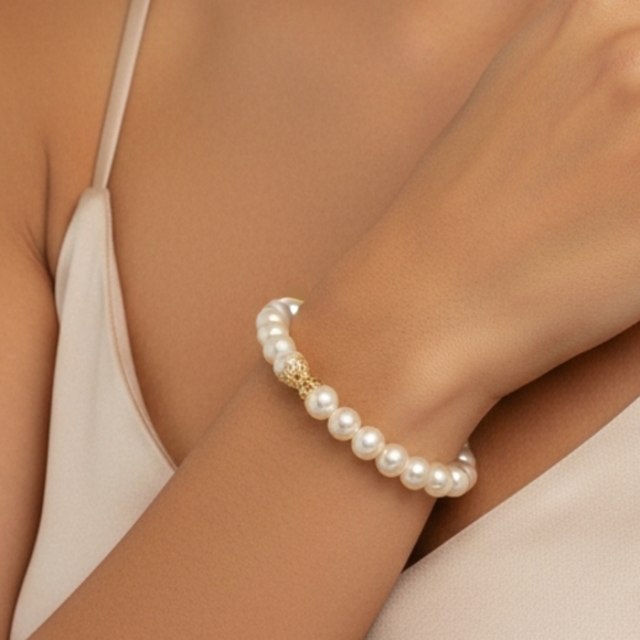 Jewelry - Vintage-Inspired Pearl Beaded Gold Accent Bracelet